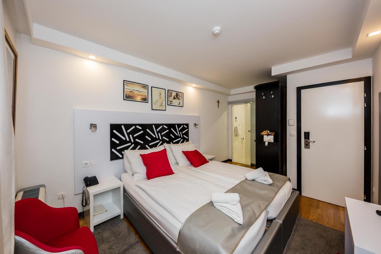 Double or Twin Room,752742080:JPEG